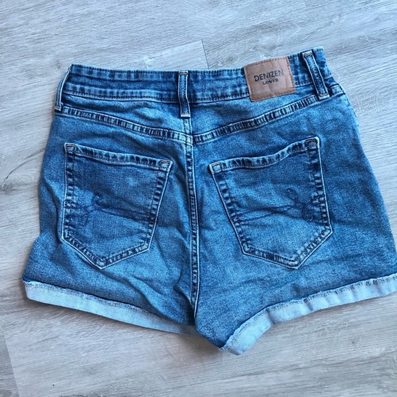 Denizen Levi’s size 7 or 28 denim shorts mom jeans style - Picture 3 of 5
